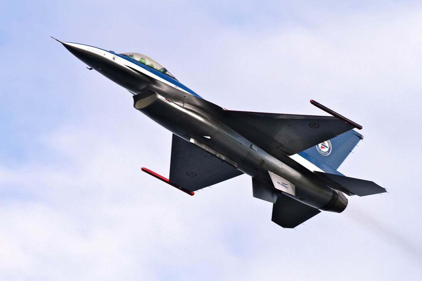 România cere sprijinul Alianţei NATO pentru securizarea spaţiului aerian naţional